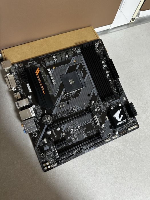 Мат. Плата Gigabyte Aorus B450M