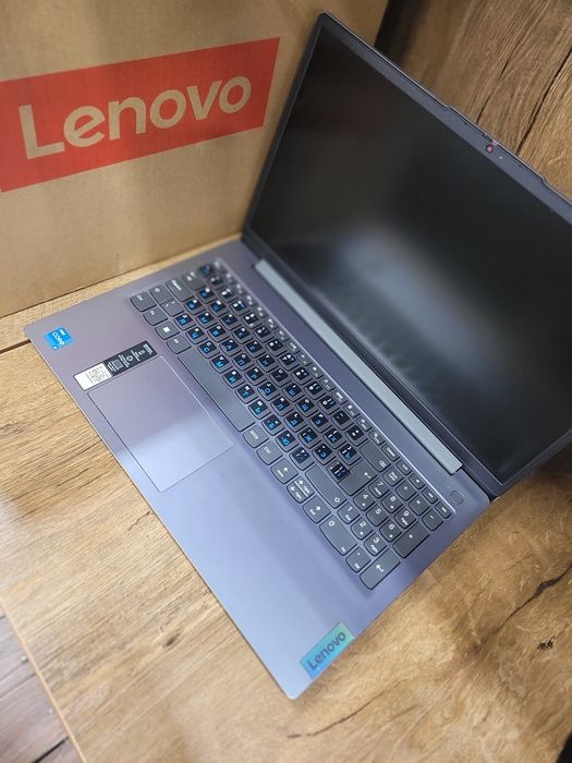 Lenovo IdeaPad Slim 3 15IRU8