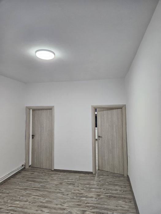 Vând casa 2 -3  camere complet renovata