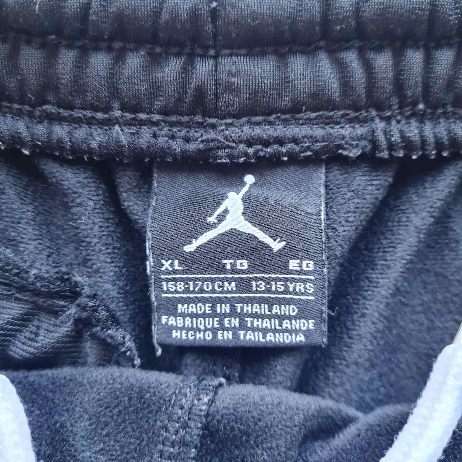 Анцунг Jordan черен цвят