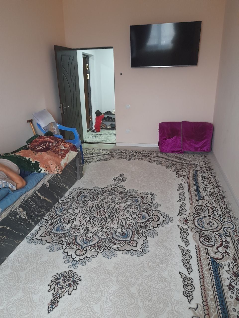 Yangiyoʻl shahri bozori oldida yangi qurilgan dom