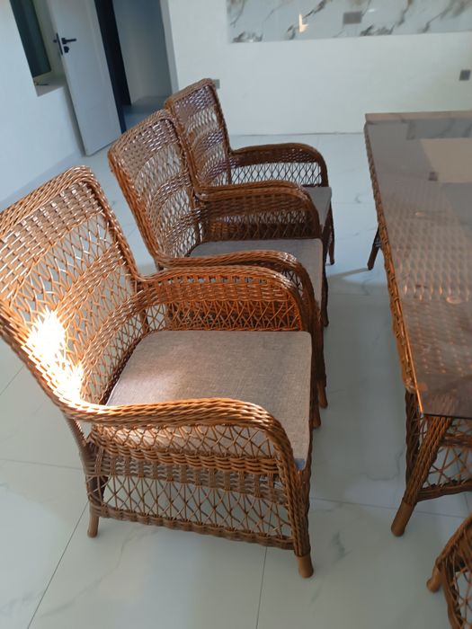 Продается стол и стулья( новый ) из искусственного ротанга