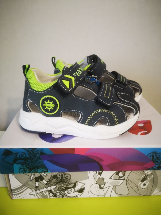 Продам сандалии для мальчика