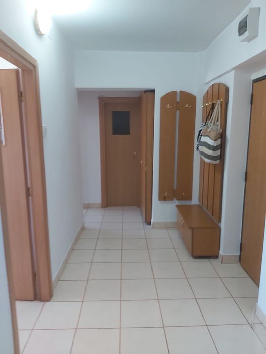 Inchiriez apartament Rovine