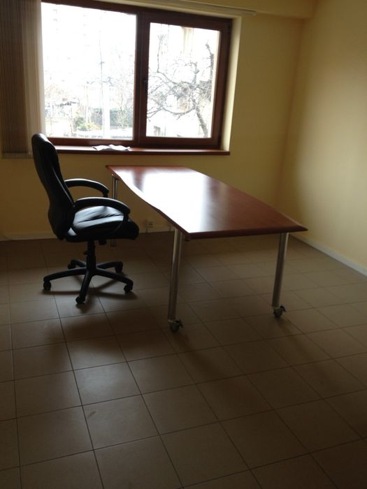 Италианско бюро с хромирани крака