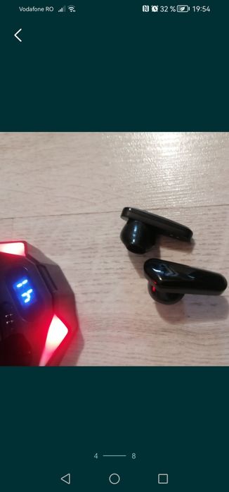 Căști wireless pentru gaming, cu control tactil și afișaj led, noi