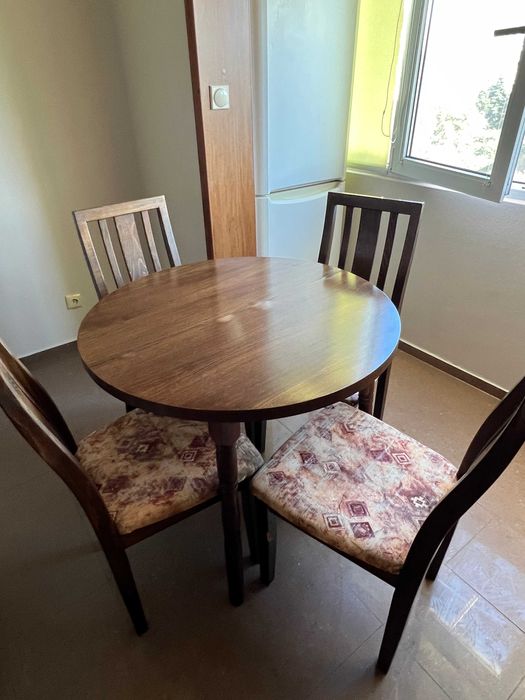 Маса и столове 4 бр.