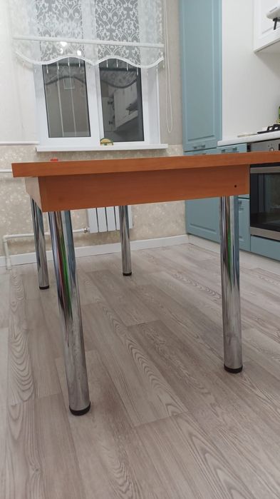 Продам стол кухонный