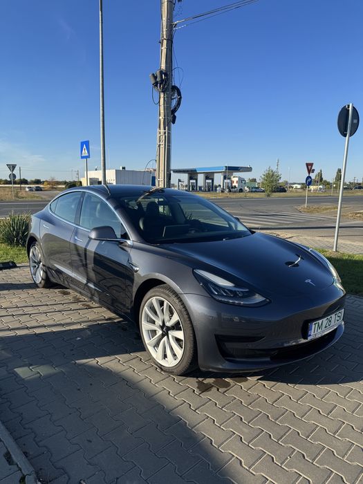 Tesla Model 3 SR+