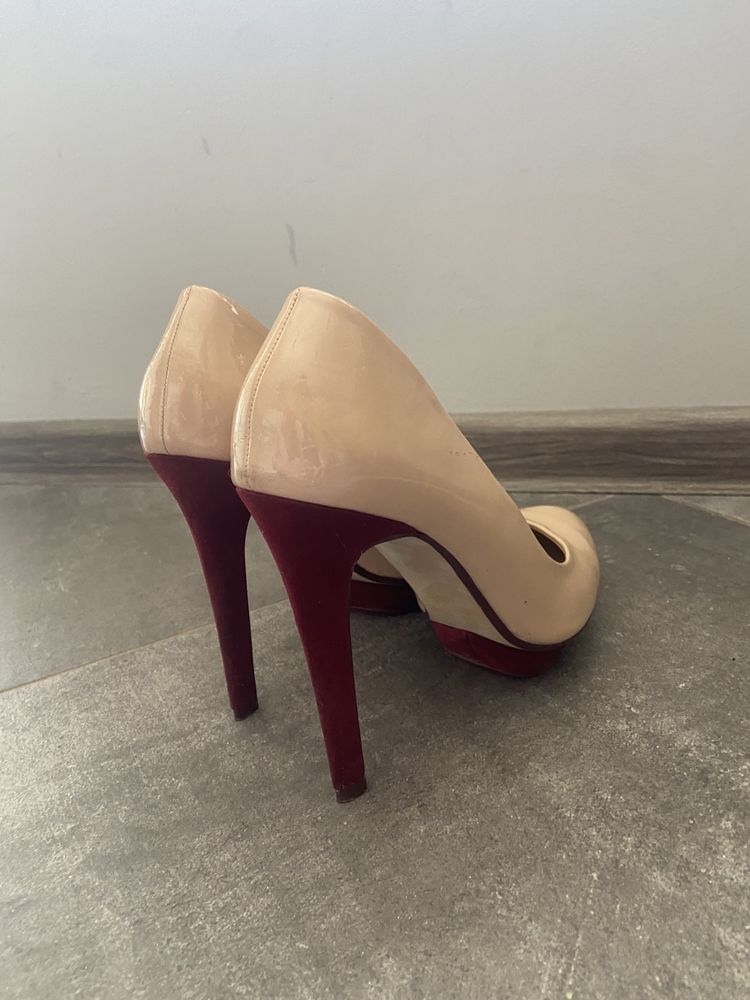 Дамски елегантни обувки на ток