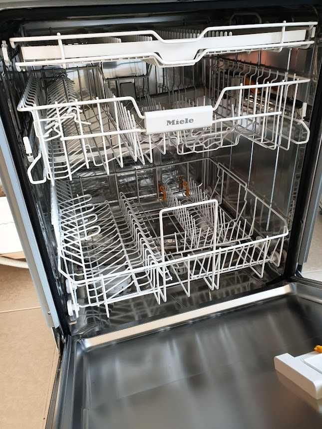 Инокс - Miele Съдомиялна - 14 Комплекта - Частично Вграждане - 60см