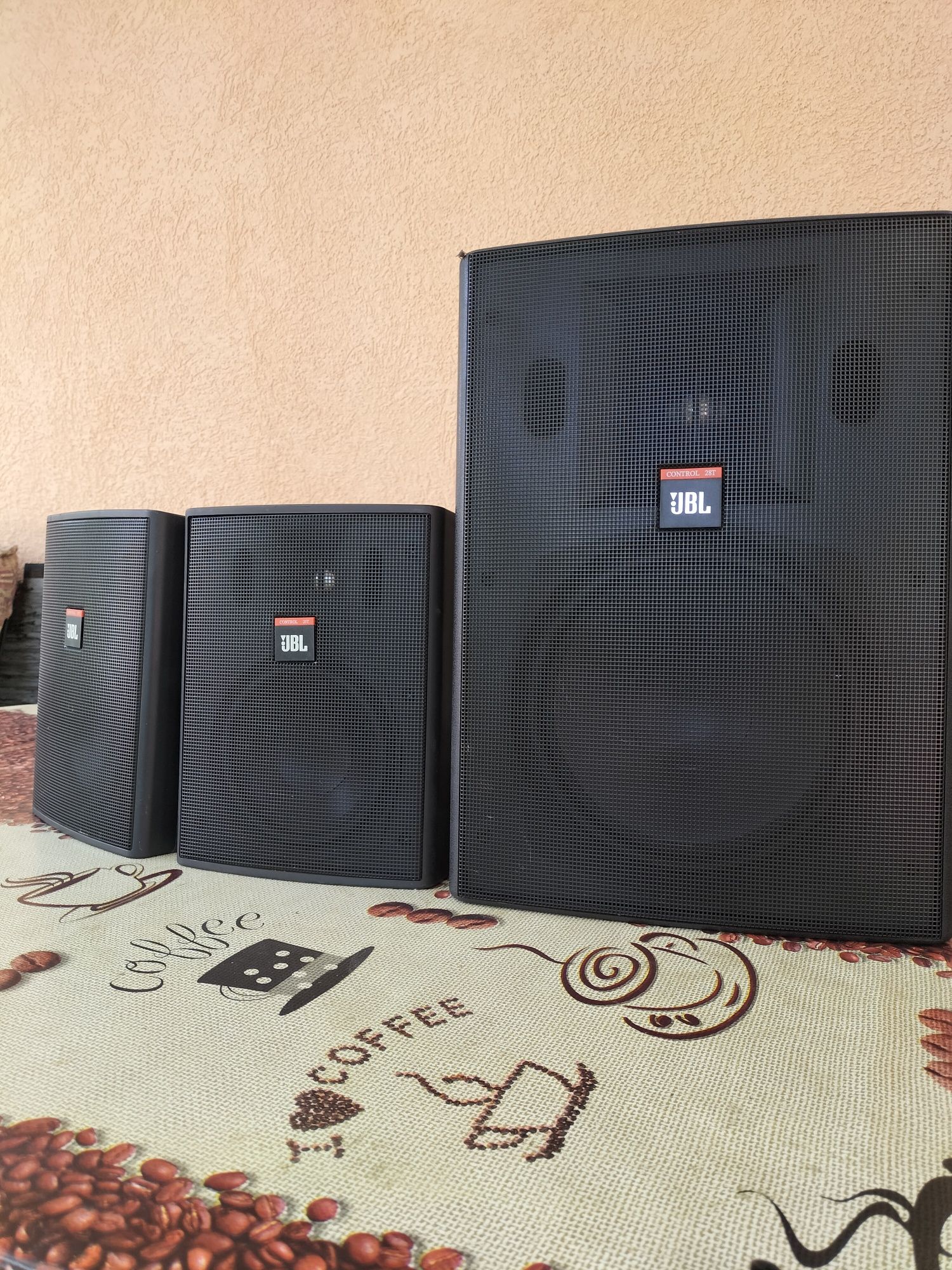 Vând boxe jbl 400€
