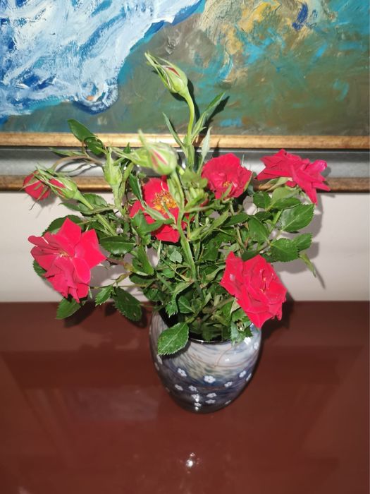 Ваза ръчно рисувана студийна стъклена  дизайнер Paul Bendzunas с цветя