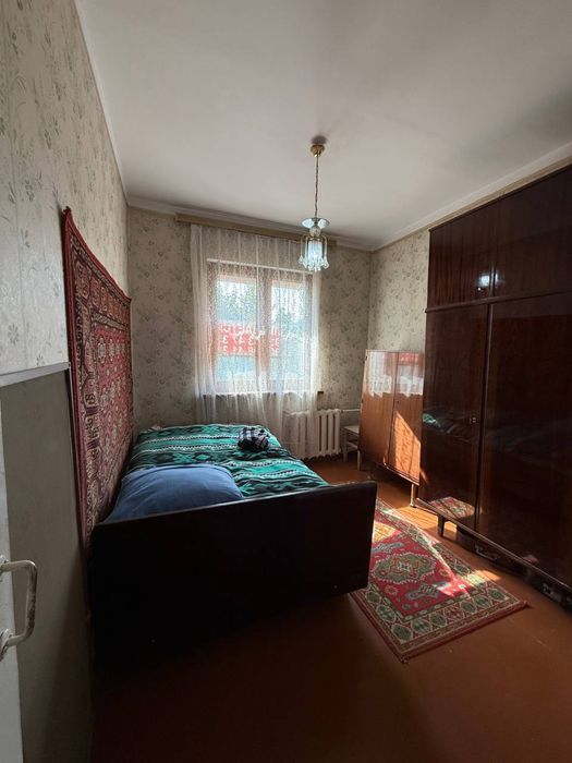 Yunusobod 4 kv. 3-xona sotiladi. Srochno.