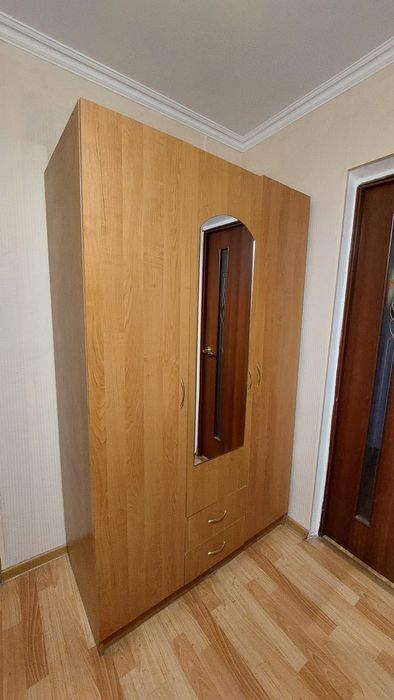Продам шкаф плательный