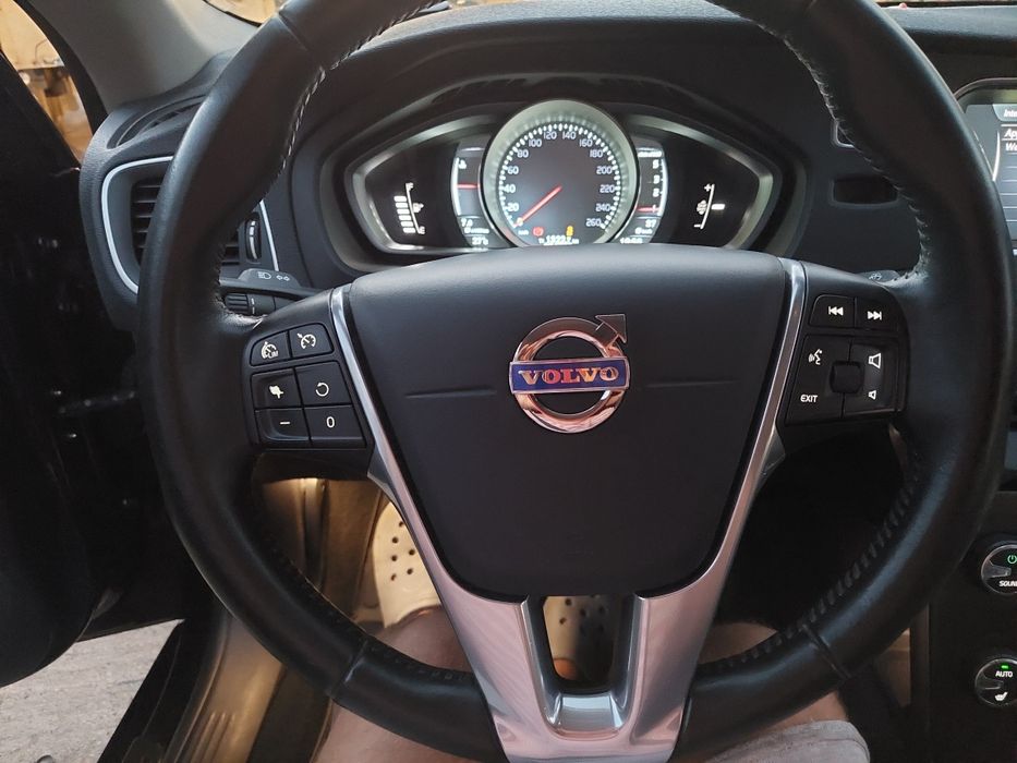Vând  Volvo V40,  2015 ,2.0. TDI  , 120CP  Euro6