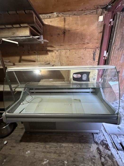 Продам холодильную камеру витрину