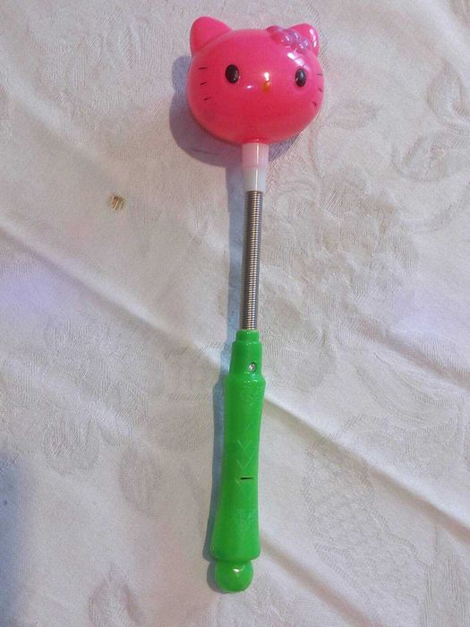 Касичка и светеща играчка -  4 лв