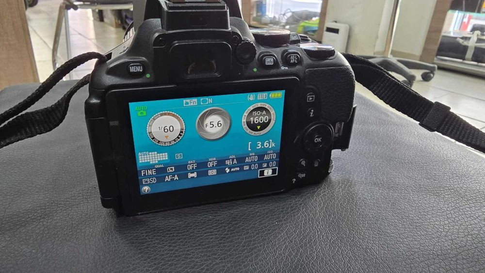 Фотоапарат Nikon D5600 + обектив Nikon AF-S DX 18-140mm