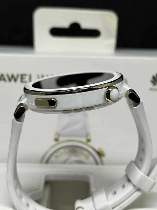 Huawei Watch GT 5 PRO 42mm White Fluoroelastomer Strap/ Като нов
