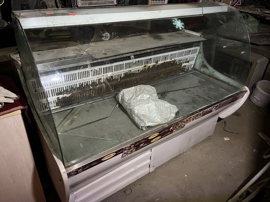 Продам витринный морозильник