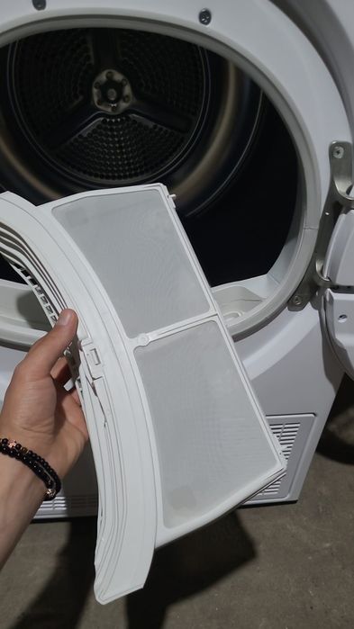 Vând uscator de rufe 9 kg, 16 programe clasa B