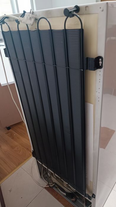 Продавам хладилник с горен фризер  Gorenje RF420BW