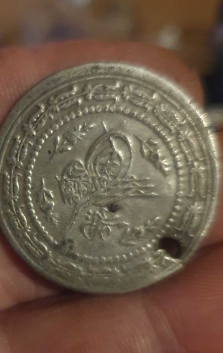 Продават се монети