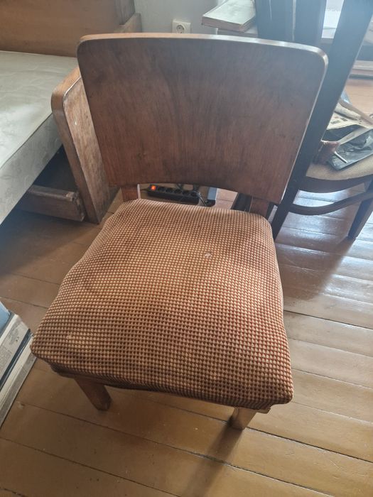 Три броя столове