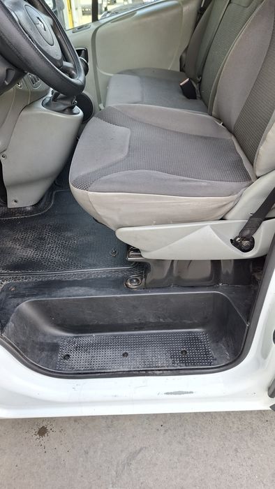 Opel Vivaro Lung  2012 2.0cdti 115cp E5  Tem clima carlig Rate Factura