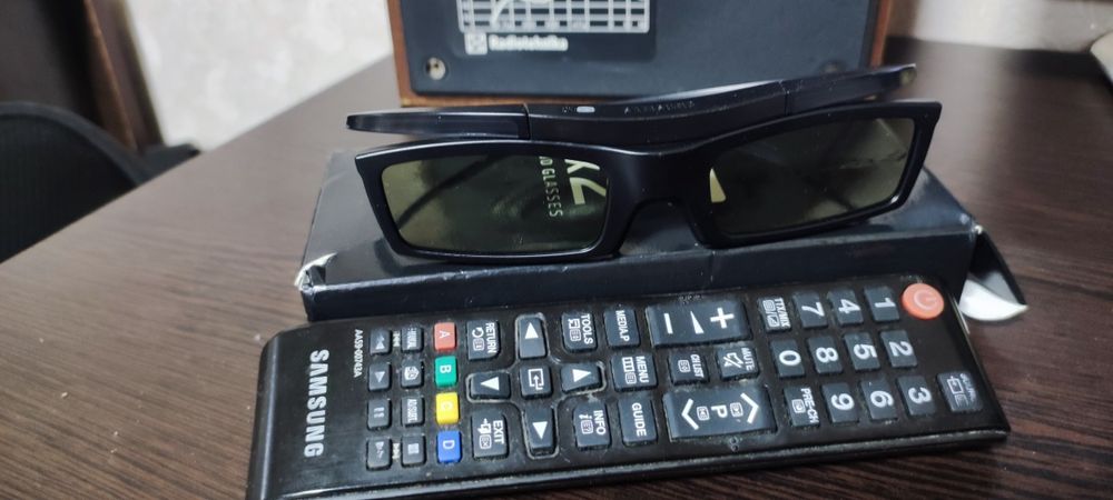 Продам пульт от телевизора Samsung и  3D  очки