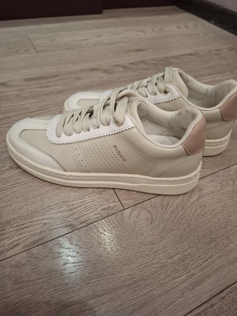 Нови сникърси Pinko