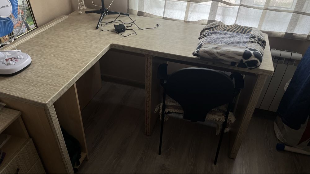 Стол для компьютера , офисный вариант