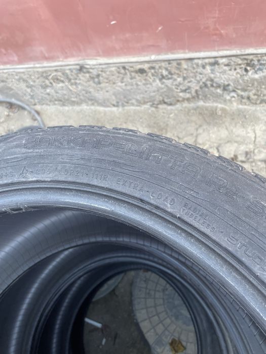 Зимние шины Nokian 295/40 R21