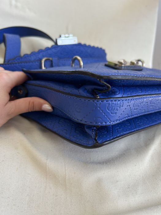 Оригинална чанта Guess