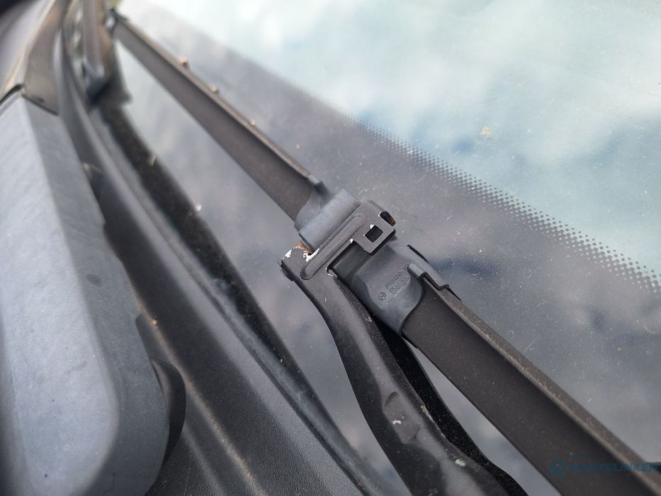 Brat stergator parbriz stanga VOLKSWAGEN TOUAREG 7LA, 7L6, 7L7 2002 - 2013