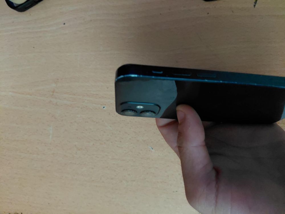 Продавам iphone 12 mini