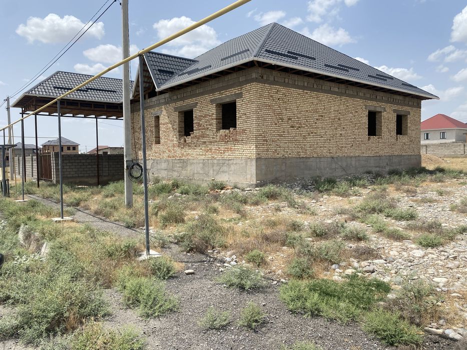 Шугылада 4 кошеде битпеген уй сатылады уйдин размери 15х13