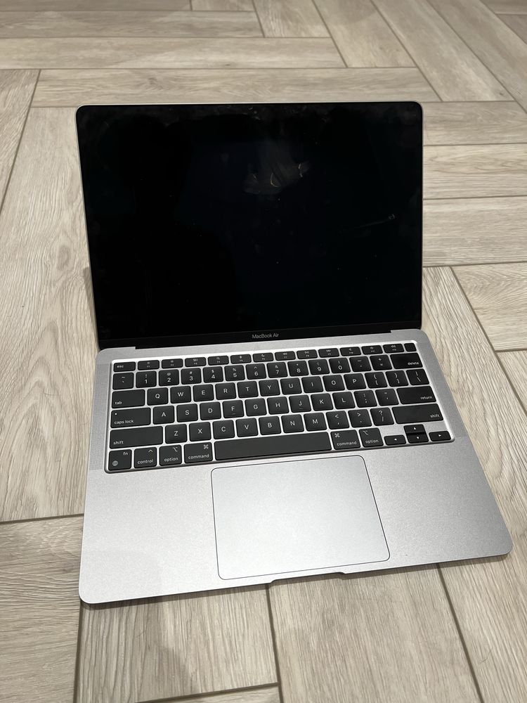 Apple MacBook 13,3 2020