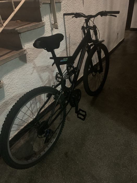 Vând bicicletă full suspensie