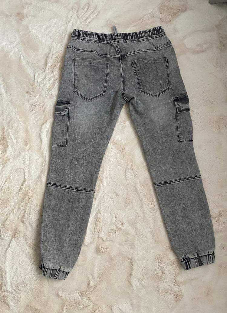 Vand Pantaloni Barbati ( Blugi )