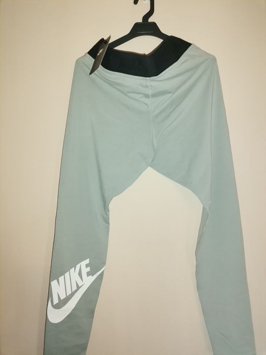Bluze, pantaloni și tricouri NIKE originale
