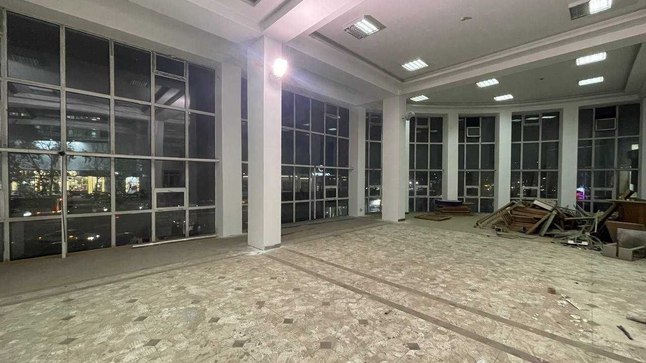 Сдам помещение 700m2 в Центре Юнусабада на кругу, под Банк или др. RR
