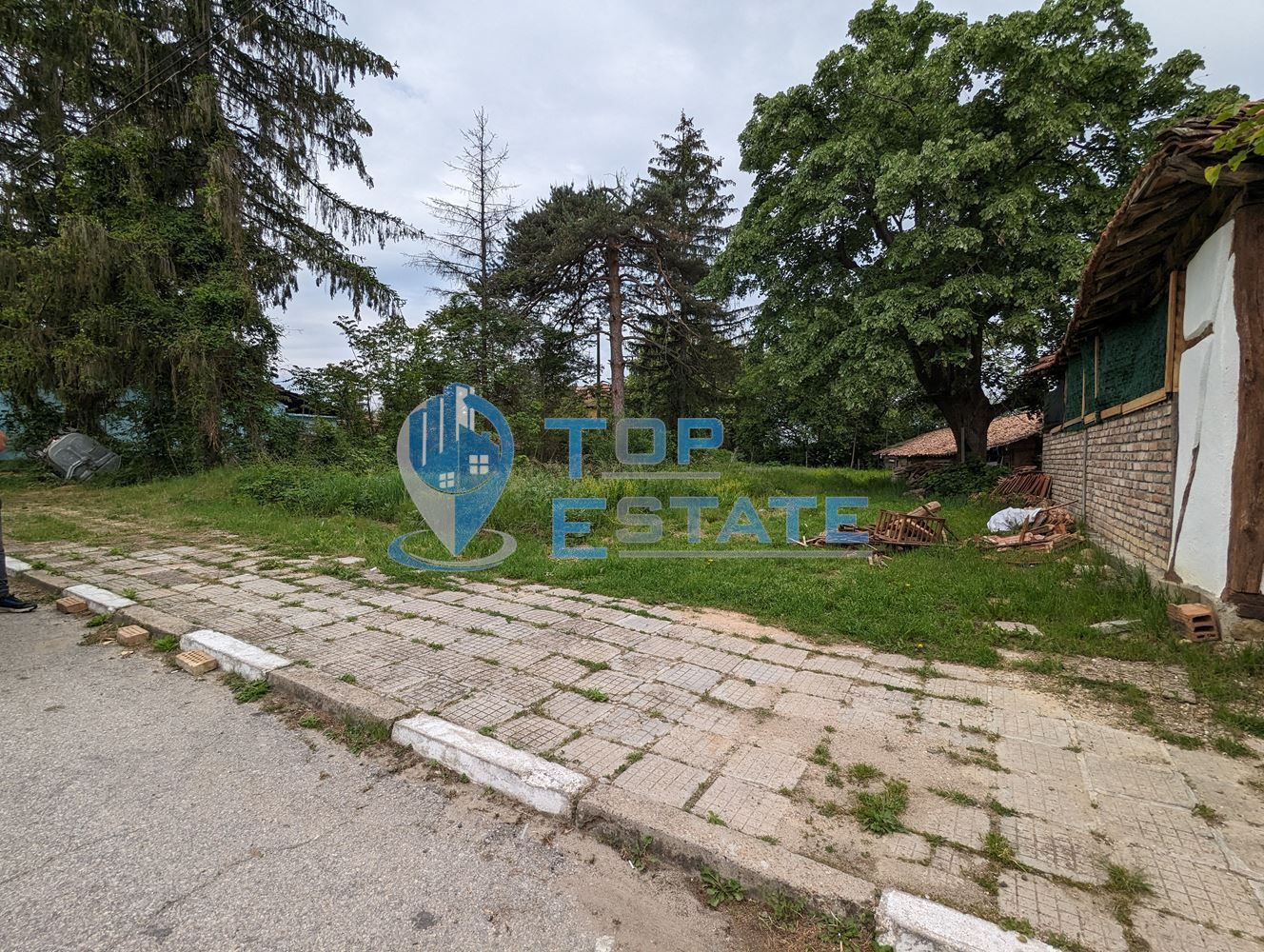 Парцел в регулация в центъра на село Миндя
