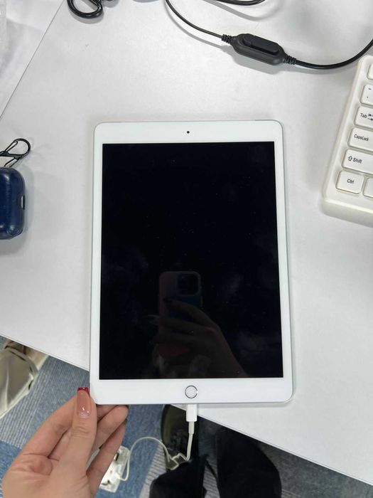 iPad 8 32G (WiFi+Cellular, SIM Card)
