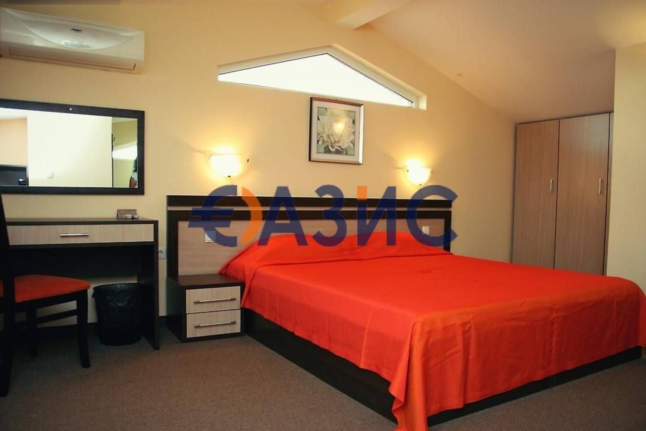 Действащ хотел в Несебър, кв. Аурелия, РЗП 885 кв. м,