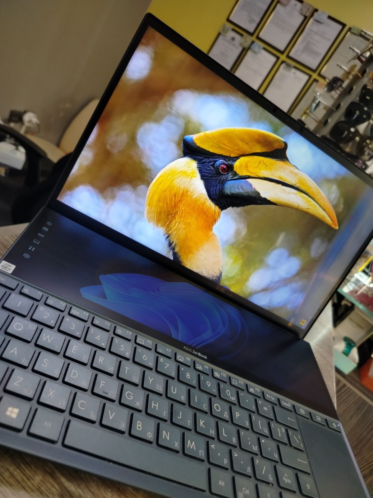 Лаптоп Asus Zenbook Duo TouchScreen / Intel core i5 / 16RAM