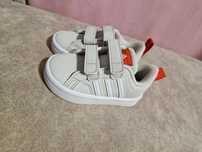 Vând adidas bebelusi