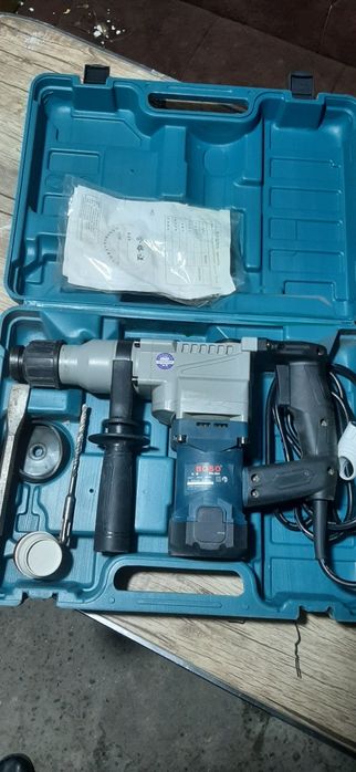 BOSO, который внешне похож на модель Bosch GBH 2-28 F Professional.