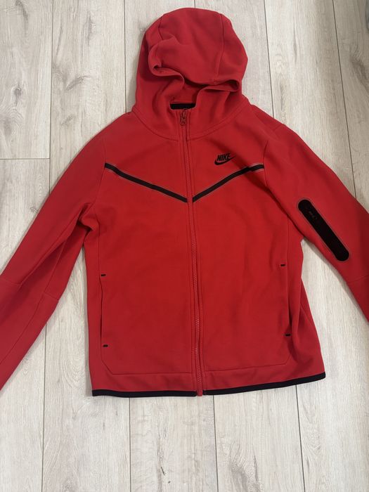 Nike tech fleece red